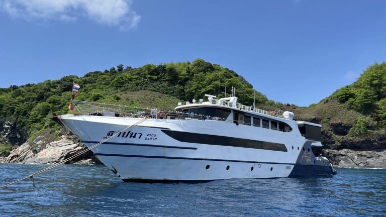 MV Aqua liveaboard boat
